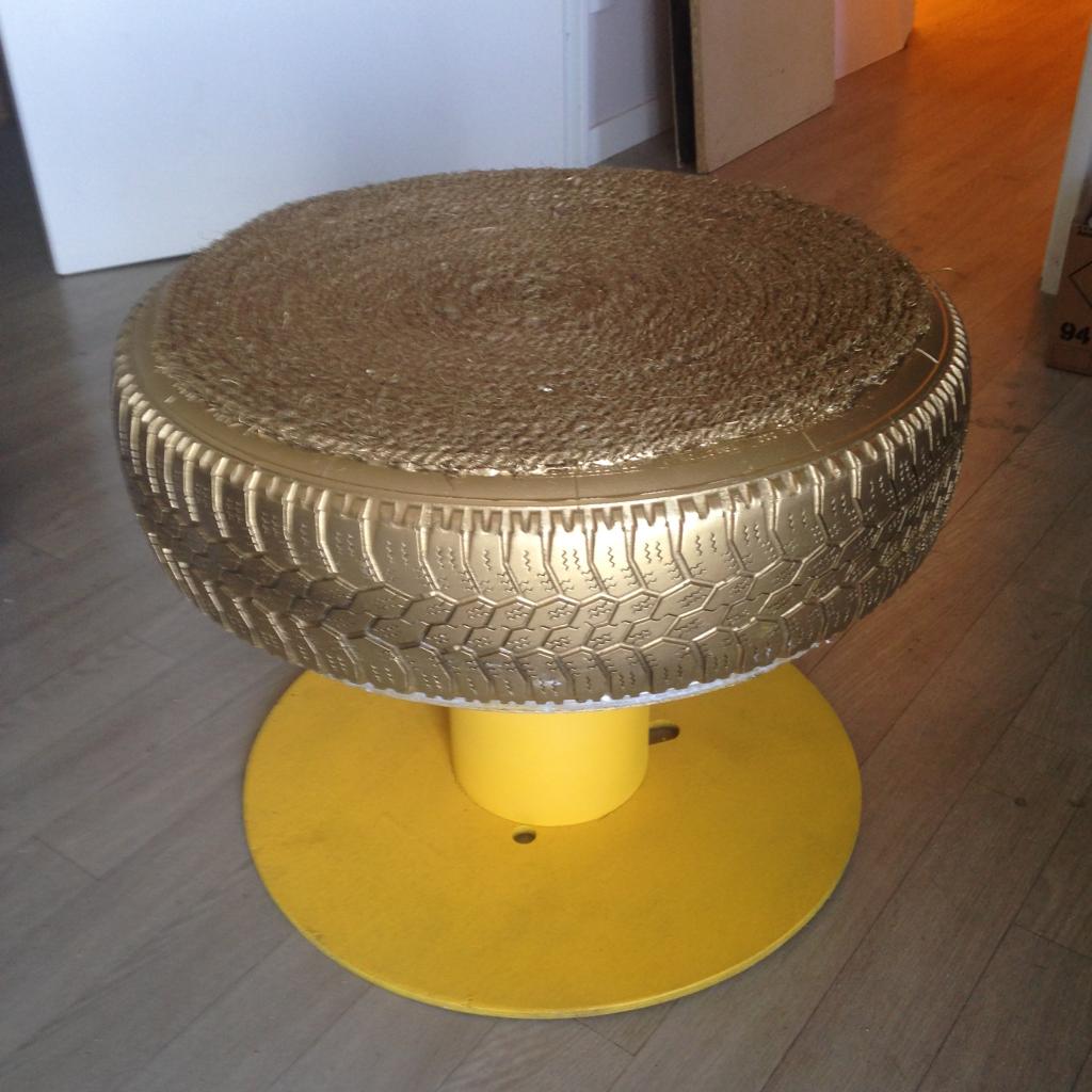 Pouf touret de cable et pneu or